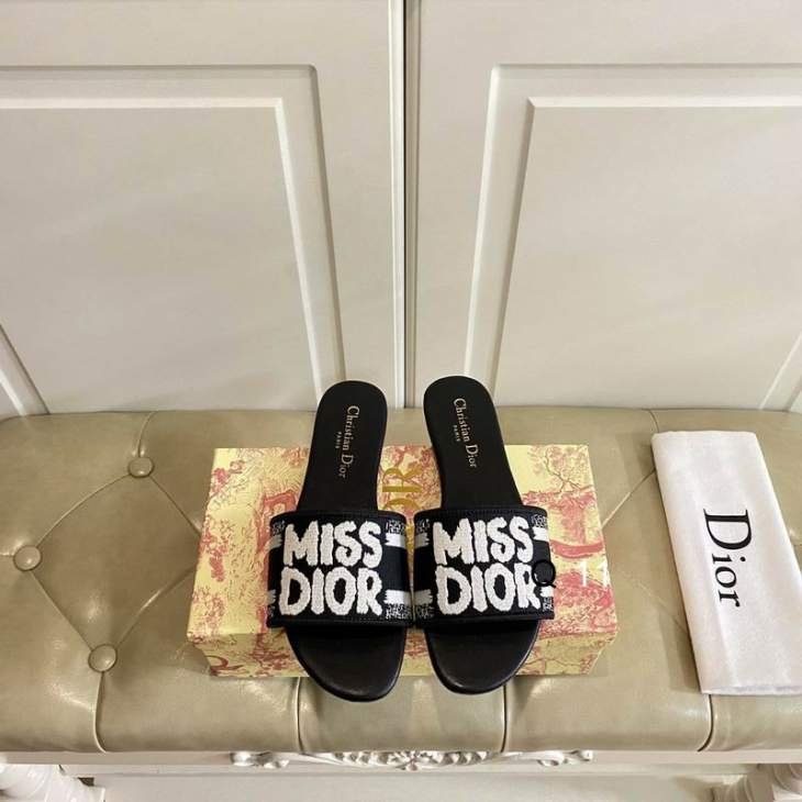 Picture of Dior Slippers _SKUDiorsz35-40Y08012927